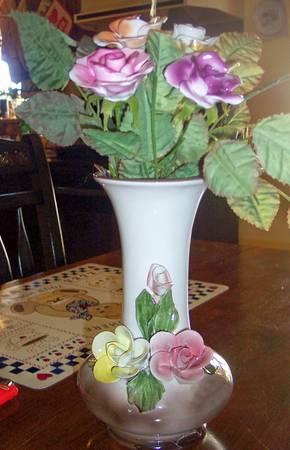 Capodimonte Giftware Vase W/ Roses - No Box