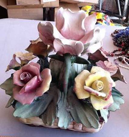 Capodimonte Giftware Centerpiece - No Box