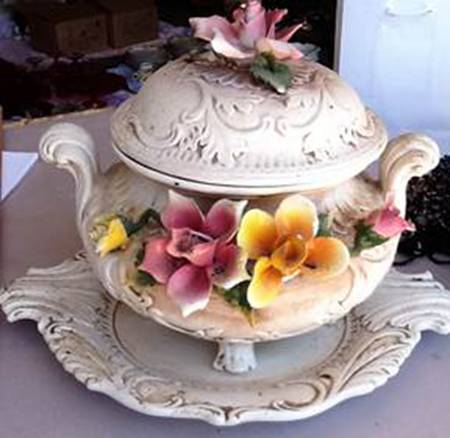Capodimonte Giftware Tureen With Underplate - No Box