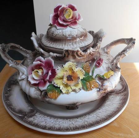 Capodimonte Giftware Floral-Tureen With Underplate - No Box 159