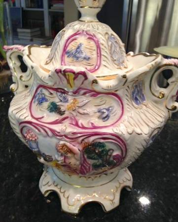 Capodimonte Giftware Cherubs Vase With Lid - No Box