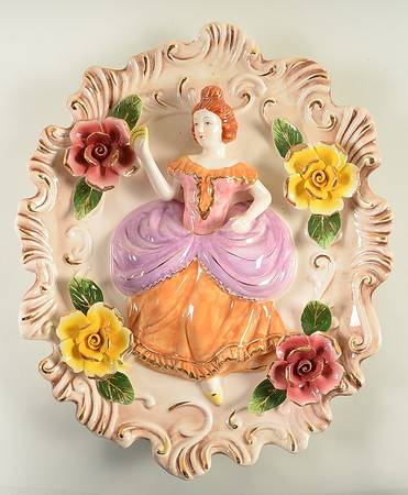 Capodimonte Giftware Lady W/ Fan-Wall Plaque - No Box