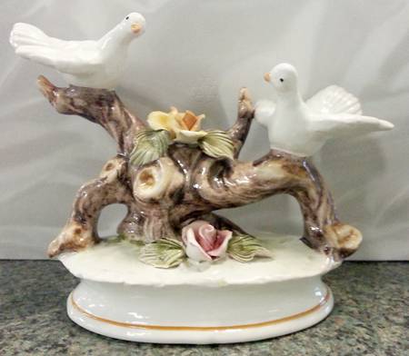 Capodimonte Giftware Doves Centerpiece - No Box