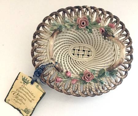 Capodimonte Giftware Wicker Basket W/ Pink Roses - No Box