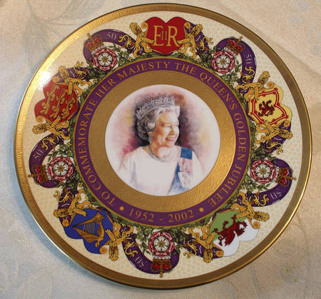 Caverswall Royalty Giftware Elizabeth Ii 50th Anniversary Plate - No Box