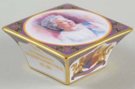 Caverswall Royalty Giftware Elizabeth Ii Golden Jubilee Paperweight - Boxed