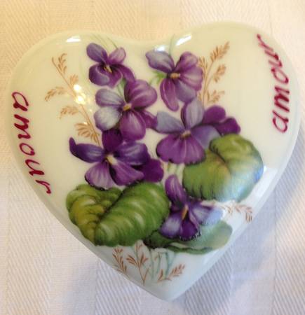 Chamart Exclusives Limoges Box Amour Heart Box - Boxed