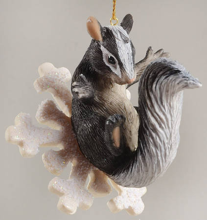Charming Tails Skunk On Snowflake Sled - Boxed