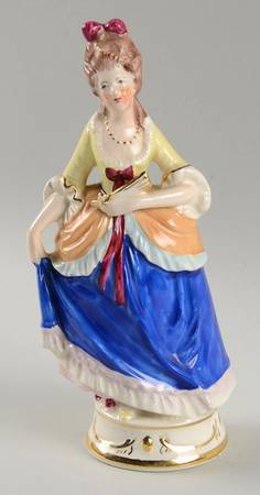 Figurines Colonial Lady With Fan - No Box
