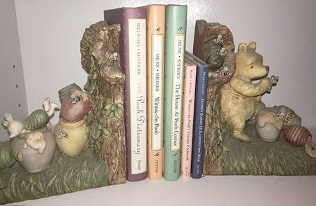 Classic Winnie-The-Pooh Honey Pots-Book Ends - Boxed