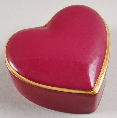 Chamart Boxes Red Heart With Gold Trim - No Box
