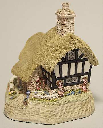 British Traditions Blossom Cottage-May - Boxed