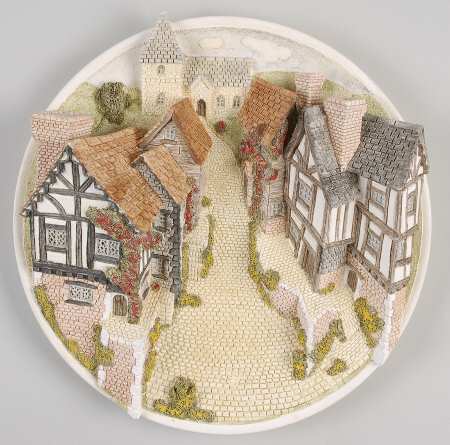 Collectors Guild Scene Street Scene-Plaque - Boxed