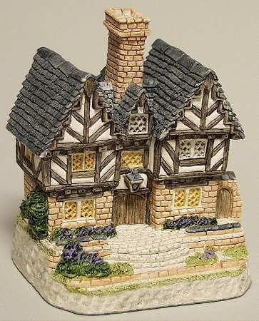 English Village The Constabulary - Boxed