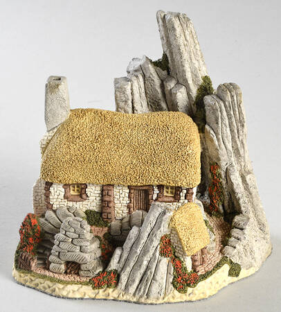 Scottish Collection Crofters Cottage - With Box
