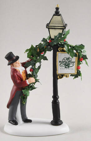Dickens Village Decorating The Lamp Post - Boxed