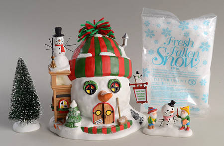 North Pole Village Building Christmas Cheer - Boxed