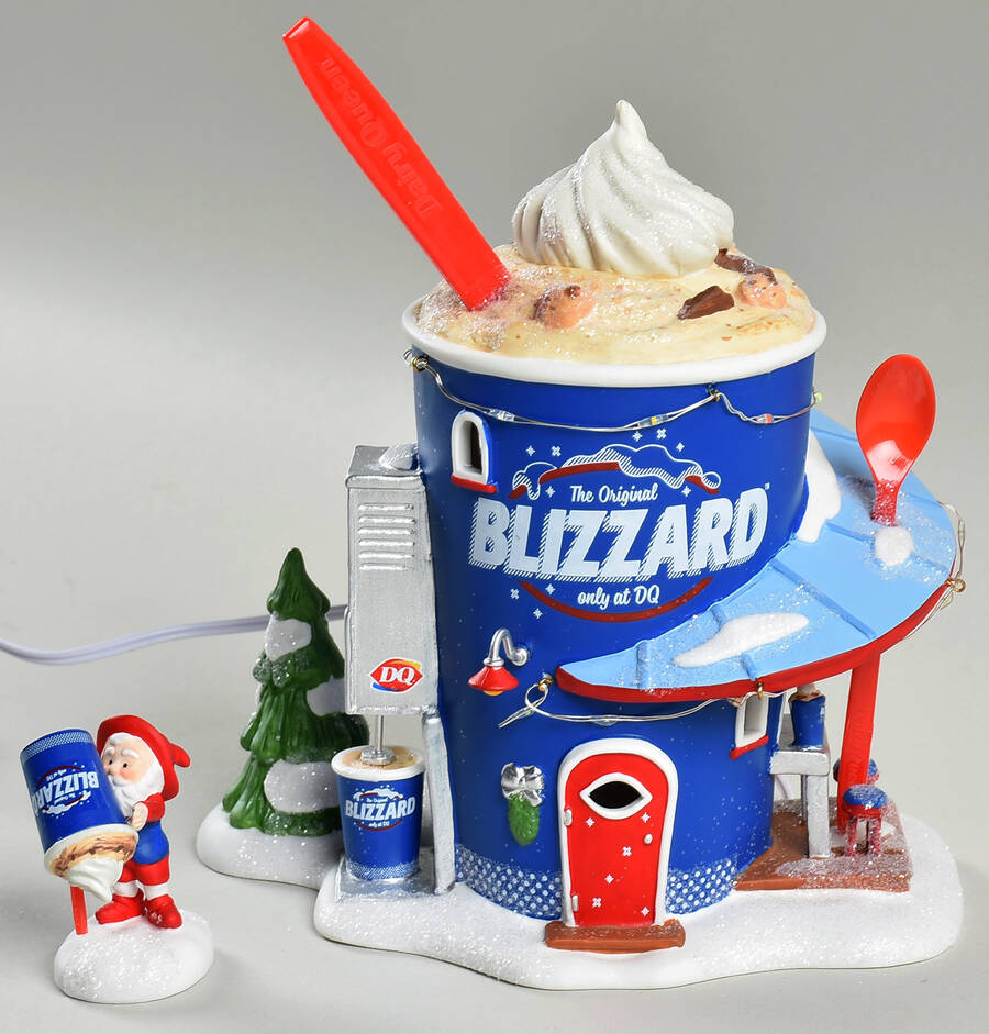 North Pole Village Forecasting A Blizzard - Dq Set Of 2 - With Box Bx671