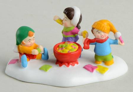 North Pole Village Taffy Party! - With Box 525