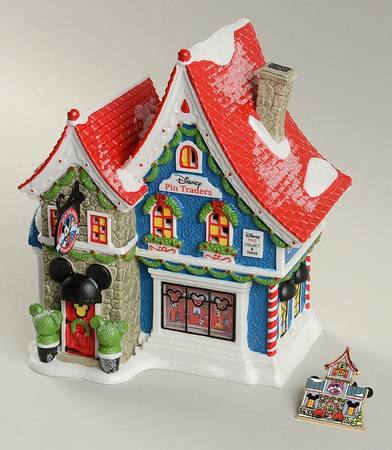 North Pole Village Mickey's Pin Traders, W / Pin - Boxed