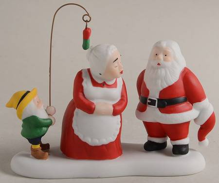 North Pole Village A Christmas Kiss - Boxed