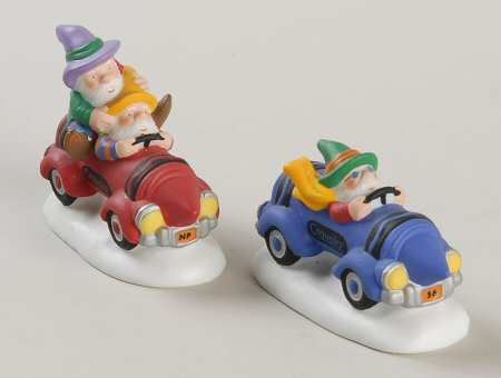 North Pole Village Cruisin' Crayola Elves - With Box Bx319