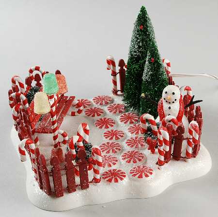 North Pole Village Peppermint Front Yard - With Box Bx325