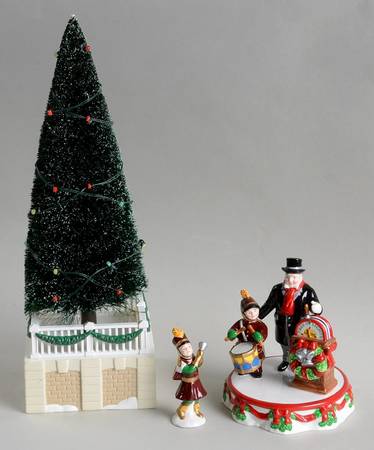Snow Village The Tree Lighting Ceremony - With Box