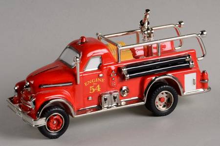 Snow Village 1956 Pumper - With Box Bx976