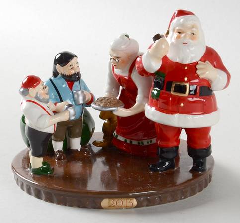 Santa Comes To Town Santa Comes To Town - Boxed