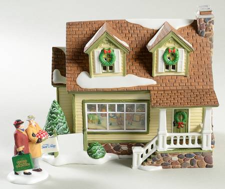 Snow Village Collectors Club House - Boxed