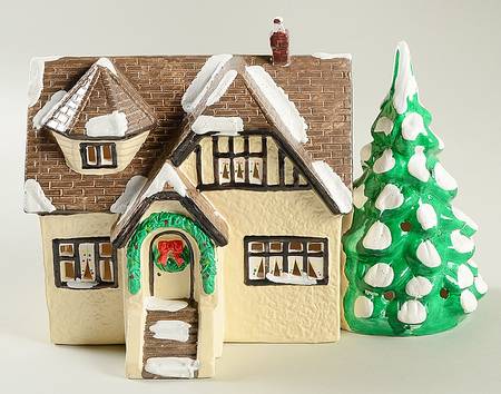 Snow Village Stucco Bungalow - With Box Bx727