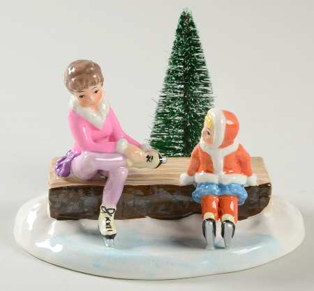 Snow Village Skating Fun - With Box Bx1077