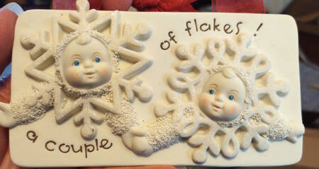 Snowbabies A Couple Of Flakes Plaque - With Box Bx930