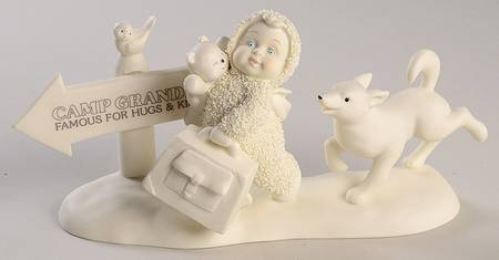 Snowbabies Famous For Hugs & Kisses - Boxed