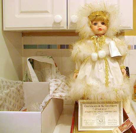 Dynasty Dolls Sparkle (Christmas-Musical) - Boxed