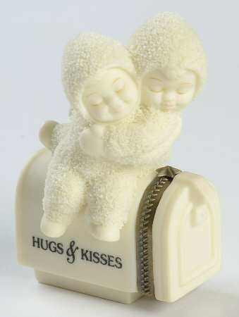 Snowbabies Hinged Box Sending Hugs To You - Boxed