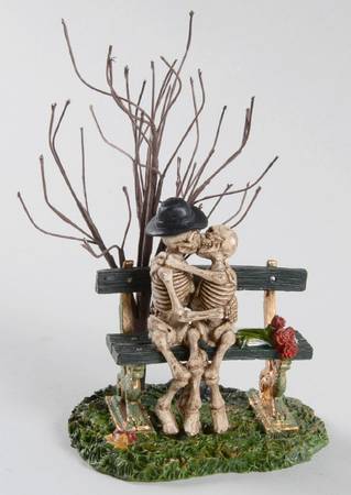 Snow Village Halloween Kiss Of Death - Boxed