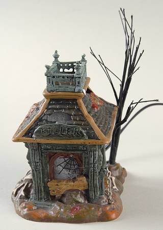 Snow Village Halloween Killer's Castle - With Box Bx331