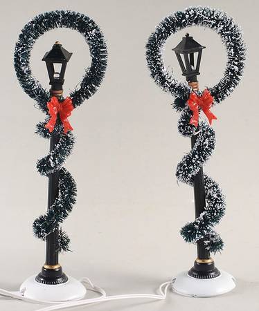 General Village Electrical Christmas Wreath Street Lights - Boxed
