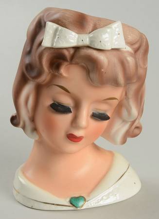 DABs Head Vases Brunette W/ Green Heart - No Box