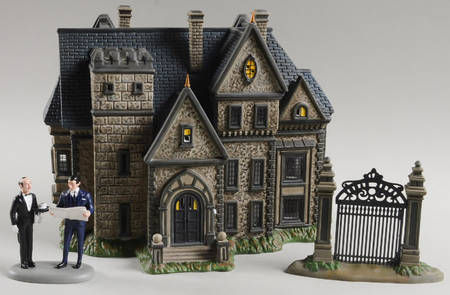 DC Comics Village-Hot Properties Wayne Manor - Boxed