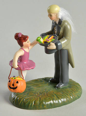 Trick Or Treat Lane - Snow Village Halloween Scary Treats For A Sweet - Boxed