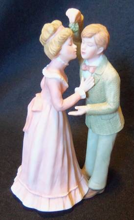 Treasured Memories Under The Mistletoe - With Box