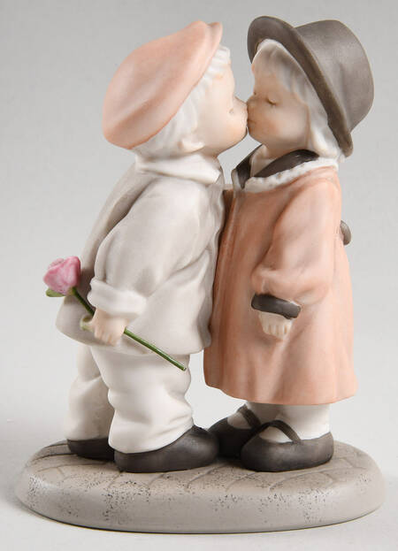 Pretty As A Picture  Love Sealed With A Kiss - Boxed