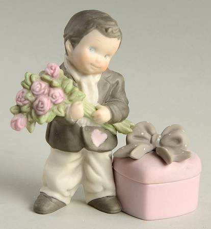 Pretty As A Picture  I Know How To Win A Heart-With Heart Box - Boxed
