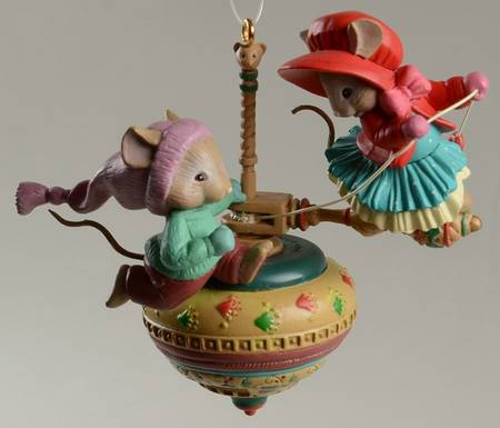 Treasury of Christmas Ornaments Spinning Christmas Dreams - With Box 108