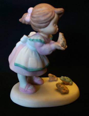 Sisters and Best Friends Kiss A Lot Of Toads - Boxed