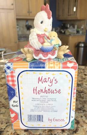 Mary's Henhouse Mommy's Little Dumping-Mom W/ Baby & Bow - With Box