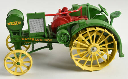 John Deere Tractor by Ertl Collectibles
